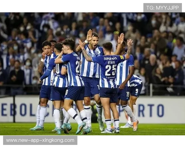 波尔图赞博跳起头槌破门空中优势尽显——见证足球的力量与奇迹