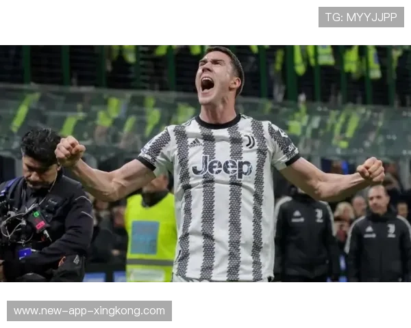 尤文弗拉霍维奇背身护球再转身破门势不可挡